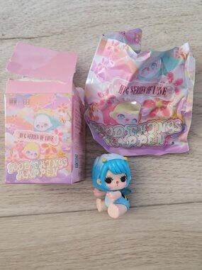 new GOOD THINGS HAPPEN HUG SERIES OF LOVE FIGURE blue bee